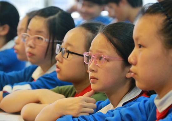 深圳驗(yàn)光師培訓(xùn)學(xué)校教您如何選購兒童眼鏡？