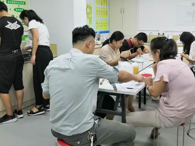 驗(yàn)光師定配工
