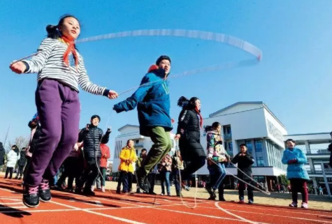 新聞周刊深度報(bào)道：近視“越治越多”的背后是什么原因？