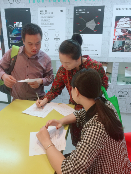 深圳視普泰第四屆驗光師定配工培訓(xùn)班順利畢業(yè)！?。? width=