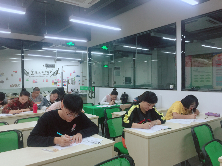 深圳視普泰第四屆驗光師定配工培訓(xùn)班順利畢業(yè)?。?！