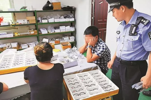 30元的貨賣(mài)上千元！深圳查獲山寨眼鏡3萬(wàn)多副，可能你也買(mǎi)過(guò)