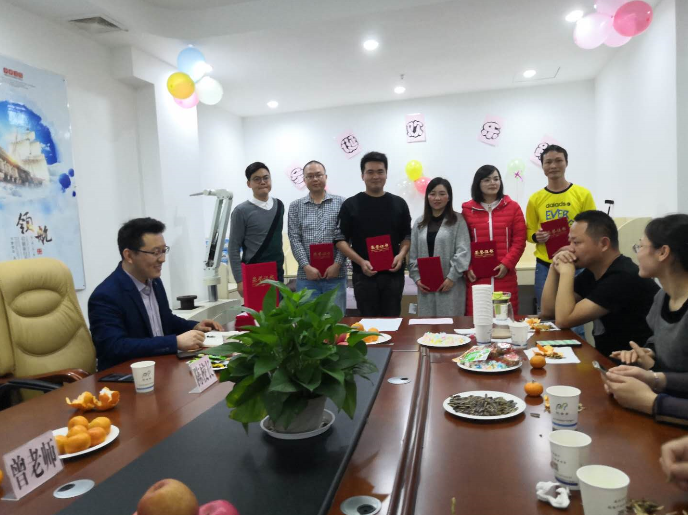 視普泰眼鏡培訓“圣誕歡樂趴”活動圓滿結(jié)束?。?！