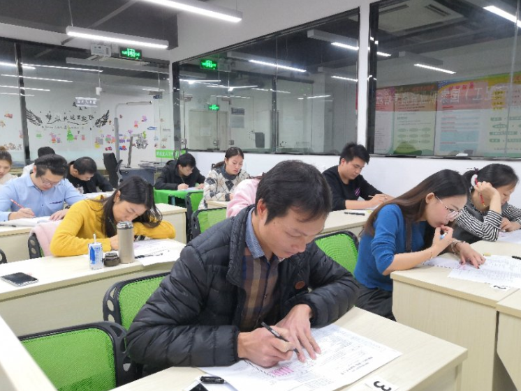 深圳視普泰驗光定配工培訓(xùn)第五屆技能班順利畢業(yè)