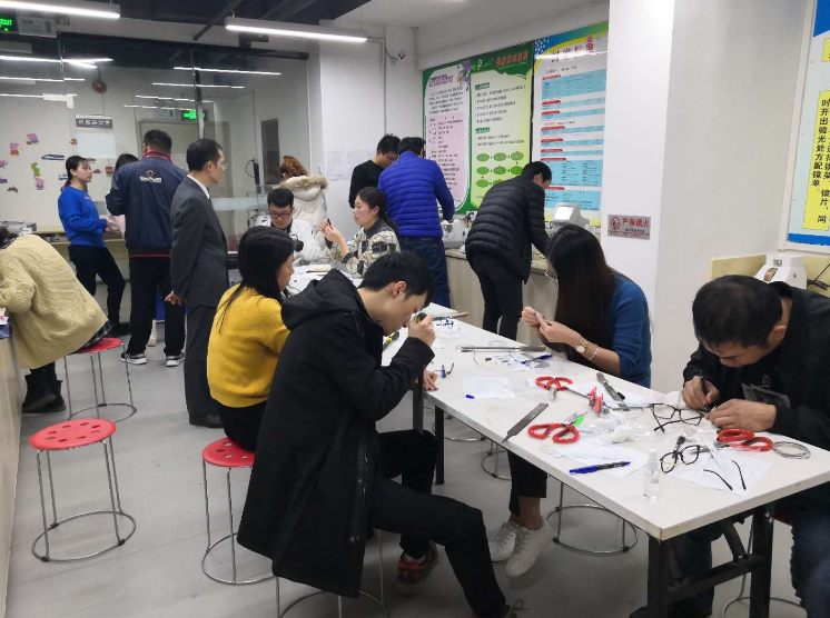 深圳視普泰驗光定配工培訓(xùn)第五屆技能班順利畢業(yè)