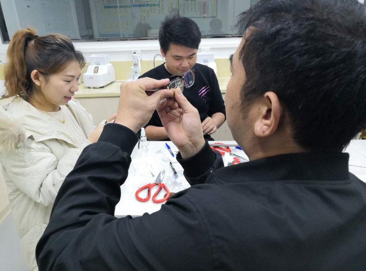 深圳視普泰驗光定配工培訓(xùn)第五屆技能班順利畢業(yè)