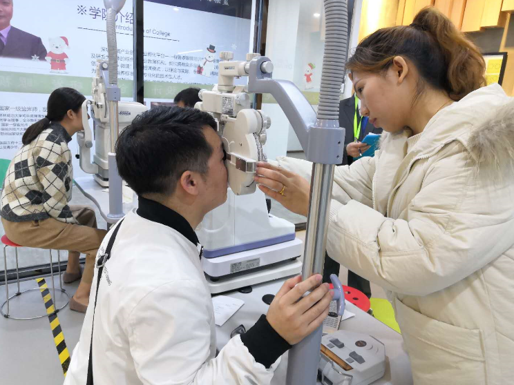 深圳視普泰驗光定配工培訓(xùn)第五屆技能班順利畢業(yè)