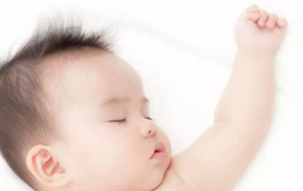 2歲幼兒2900度近視，醫(yī)生提醒是馬凡氏綜合征并發(fā)癥