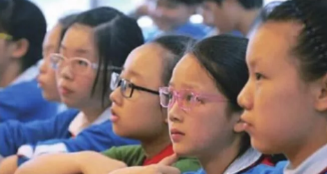 2歲幼兒2900度近視，醫(yī)生提醒是馬凡氏綜合征并發(fā)癥
