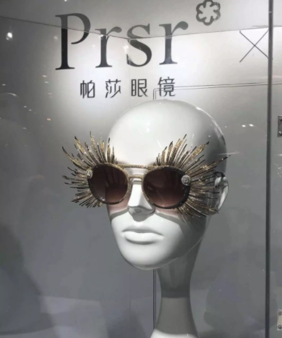 200萬元的眼鏡你見過嗎？今年上海眼鏡展這副亮了，挑戰(zhàn)吉尼斯世界紀(jì)錄