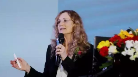美國視光學(xué)會Susan Cotter教授：合適的眼鏡是近視控制的最佳選擇