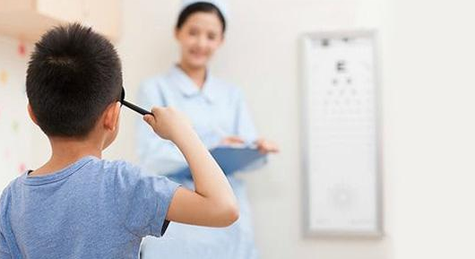 深圳驗(yàn)光配鏡培訓(xùn)患有斜視或弱視的兒童，該如何驗(yàn)光配鏡？