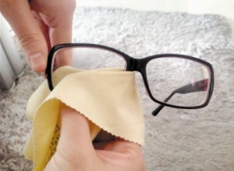 驗光師告訴你眼鏡布竟然不是用來擦眼鏡的？